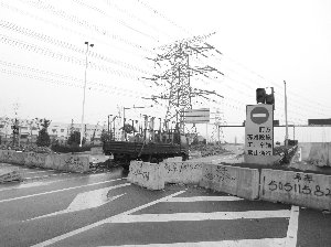 江苏耗资3亿大桥建成后成摆设 收费站否认封堵