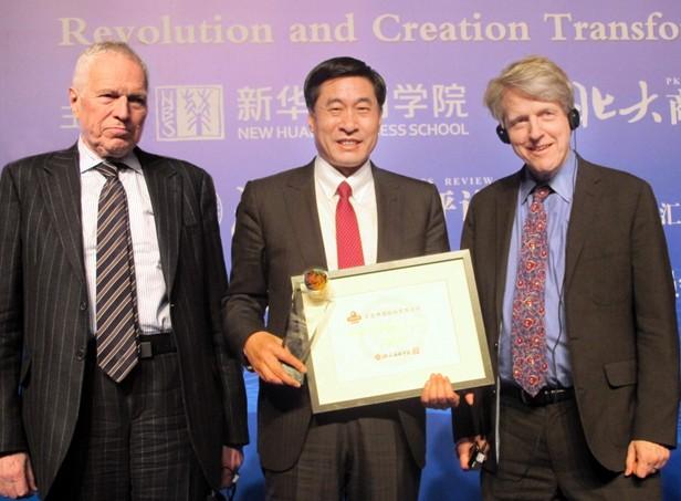 2019诺贝尔经济学奖获得者_2009年诺贝尔经济学奖得主发表演讲(2)