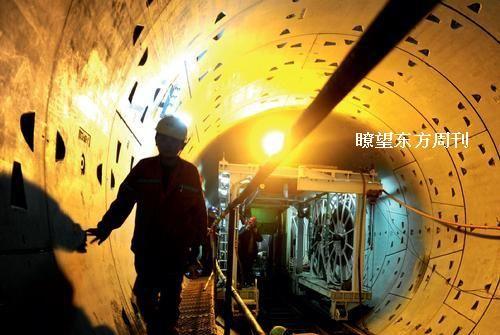 现在我们很大的问题,就是新市长来了、提出新要求,结果就要改线路
