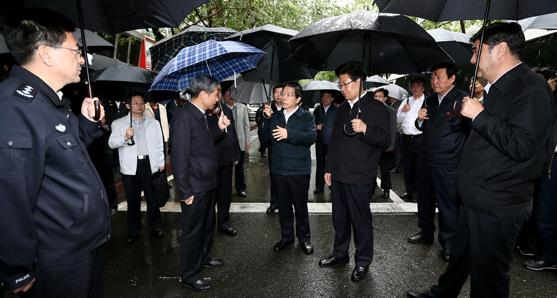 郭声琨在乌鲁木齐指导暴力恐怖案件侦办和处置