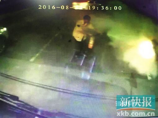 广州一公交司机路遇火情停车救火 遭乘客电话投诉