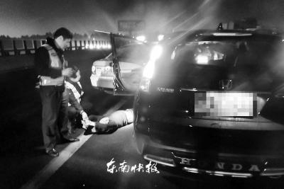 福建一男子持斧杀人后逃逸 交警深夜飞车追捕