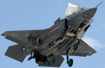 资料图:美军f-35b战机进行垂直起降训练