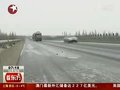 视频：湖北武汉凌晨大雪飘舞 路政人员紧急除雪