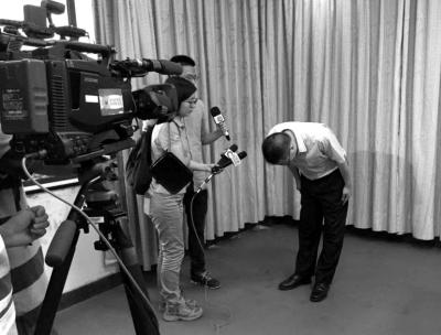 多地入殓师赴湖北提供志愿服务 法医含泪念诗