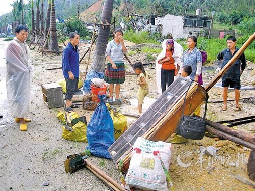 采药一家没了家当铁皮厂房四分五裂_新闻_腾讯网