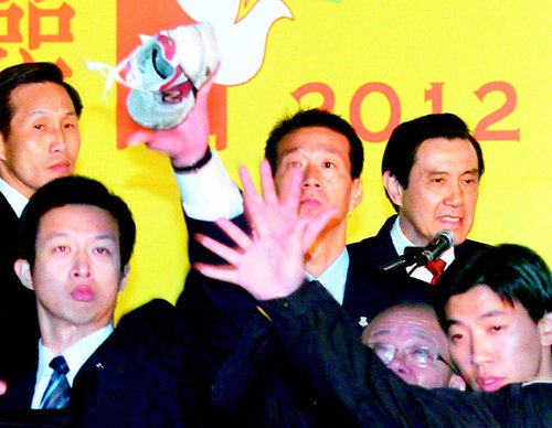 马英九直接回应被鞋袭事件 呼吁异见者互相尊重