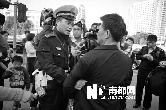 深圳规定行人闯红灯最高罚一百 不配合或被拘留