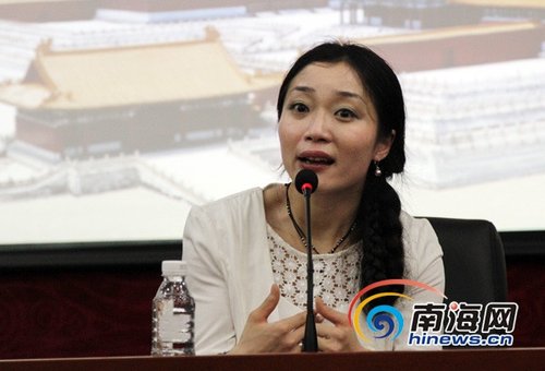 <em>美女作家安意如</em>海南畅谈文学创作 分享创作故