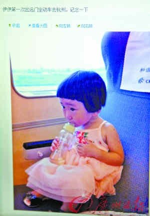 小伊伊出院回家过年 正在康复训练(组图)