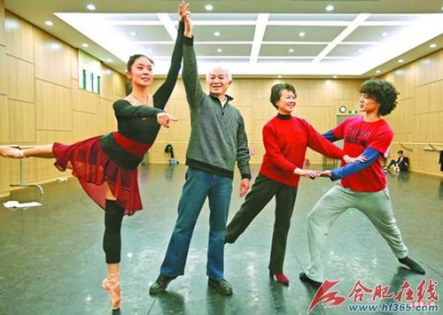 从17岁到73岁,情系芭蕾56年,如今,凌桂明从飒爽"大春"走向"芭蕾教父"