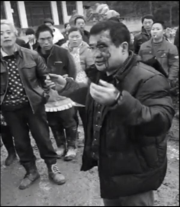 贵州整治滥办酒席现冲突 村支书阻搬家酒被打