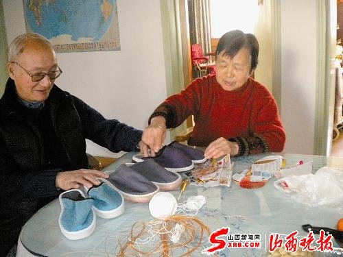 老人宅在家里,都能做什么?(图)