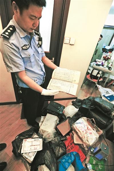 北京一高校图书管理员盗走500余册古籍_新闻