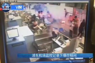 新婚夫妇20年前曾在他人婚礼上“合影”,姻缘天注定!