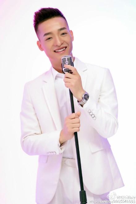 网红&ldquo;叶良辰&rdquo;签约经纪公司 录制单曲将出道