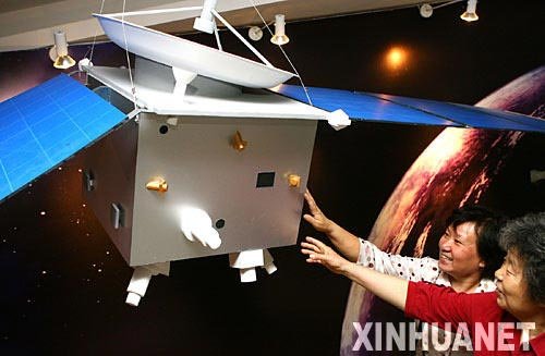 萤火一号火星探测器模型亮相珠海航展