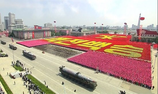 朝鲜举行阅兵式纪念停战60周年 规模创历届之最