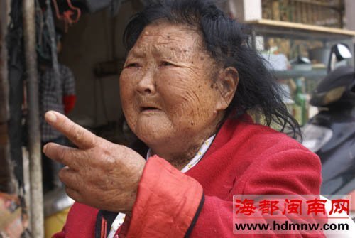 乞丐婆婆40年收养无数弃婴 过世后没户口难安葬