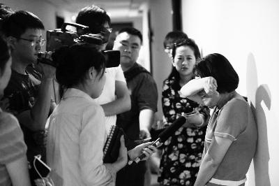 的哥轧死醉汉不认罪 称以为轧到了垃圾
