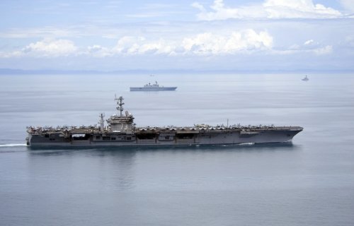 美军华盛顿号航母抵达越南岘港附近南海海域