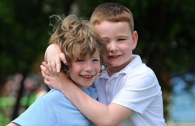 6岁男童为陪脑瘫好友运动会宁当最后一名 超暖心