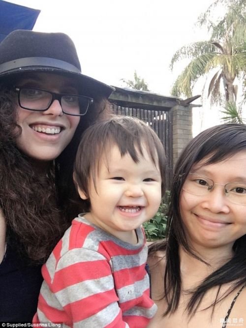 华裔姑娘相恋结婚9年后 丈夫变成了妻子(组图)