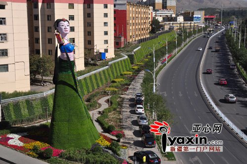 乌鲁木齐立“飞天”雕塑 高18米造价为谜(图)