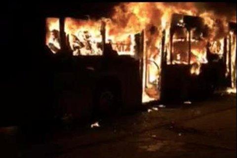 银川公交车突起火 目击者称乘客像火球地上翻