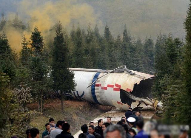 记者抓拍到长征三号甲火箭残骸从天而降瞬间(图)_新闻_腾讯网