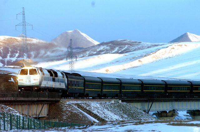 印媒称青藏铁路拟延至中尼边境 增强动员能力