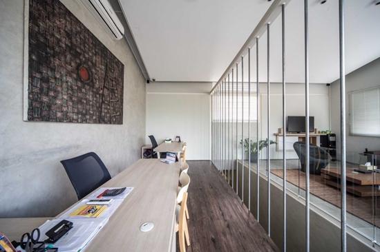 虚实对比的办公环境