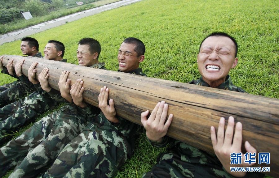 新入警大学生低温环境中进行体能训练图片