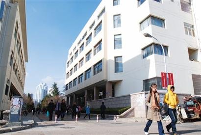 在职研究生培训催生文凭产业 代考替课一条龙