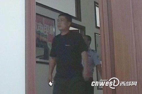 ����һ�����жӳ��ݳ�Υ�º�ŭ��ִ������(ͼ)