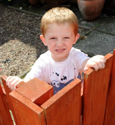 英国一4岁男孩因玩耍有噪音被罚款5000英镑