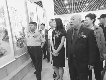 毛新宇夫妇赴辽宁出席全国毛体书画展(图)
