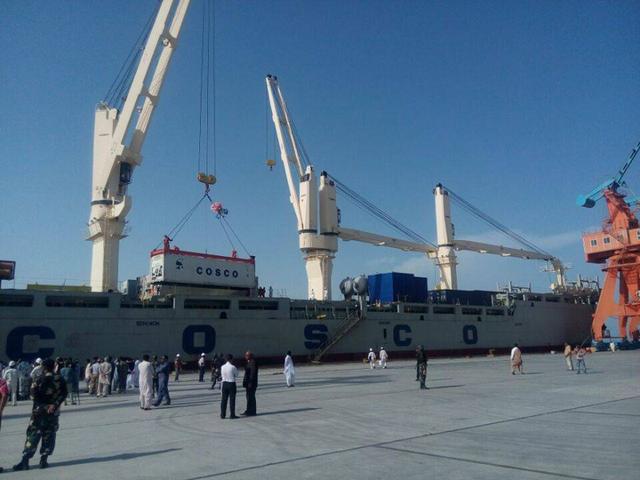 巴基斯坦瓜达尔港出口首批货物:由中国援建