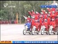 视频：印度摩托车特技队48人同骑一辆摩托车