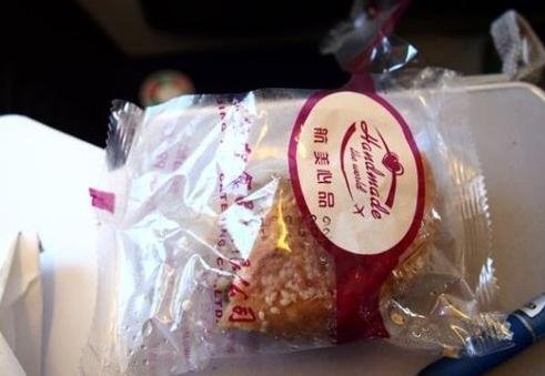 国航飞机餐疑供过期烧饼致多名乘客腹泻