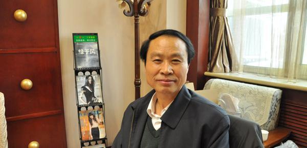 �ȿ�ɽ�ھ�����̰������̼� д���ٳ�С˵