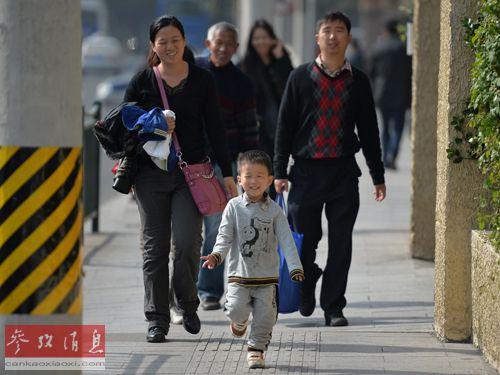 外媒称越来越多中国人不生孩子 新政策难挽颓势