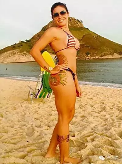 一夜之间被尊为美臀女神的巴西女清洁工