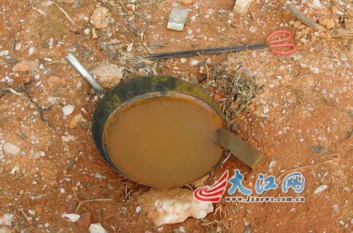 南昌强拆已故学者坟墓 现场搭灶火化先人尸骨