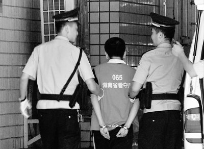 校长带学生开房案海南开审