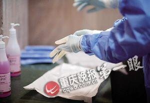 埃博拉防护装备效果超非典 有11层(组图)