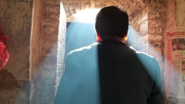 ◇ 纪录片《神仙代言人》剧照。 ◇ 纪录片《神仙代言人》剧照。