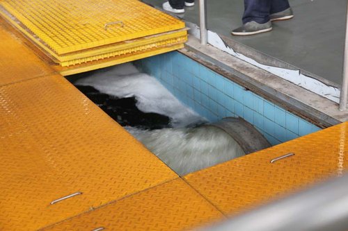 北京污水处理厂超负荷运转 城区一些河流发臭