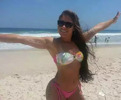 一夜之间被尊为美臀女神的巴西女清洁工