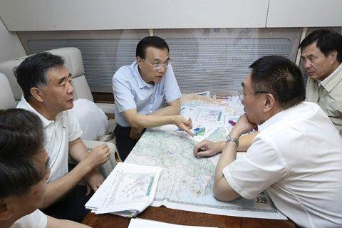 30小时转战3省察看防汛:10图回放总理汛区瞬间